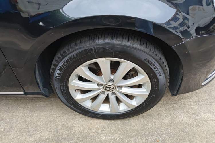 Used Volkswagen Magotan 2013 1.8TSI Luxury Model Right Front Wheel Hub