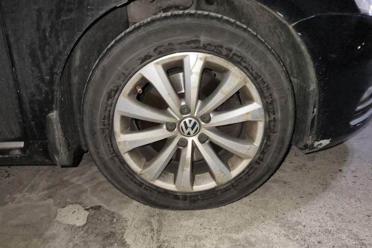 Used Volkswagen Magotan 2013 2.0 TSI Luxury Model Right Front Wheel Hub