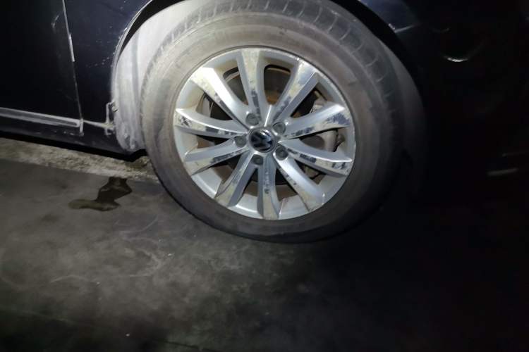 Used Volkswagen Magotan 2013 1.8TSI Premier Model Right Front Wheel Hub
