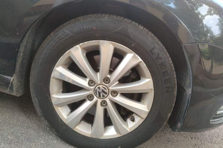 Used Volkswagen Magotan 2013 2.0 TSI Luxury Model Right Front Wheel Hub