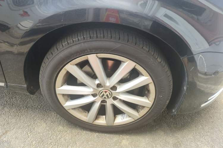Used Volkswagen Magotan 2013 2.0 TSI Prestige Model Right Front Wheel Hub