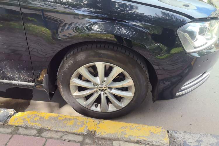Used Volkswagen Magotan 2013 1.8TSI Luxury Model Right Front Wheel Hub