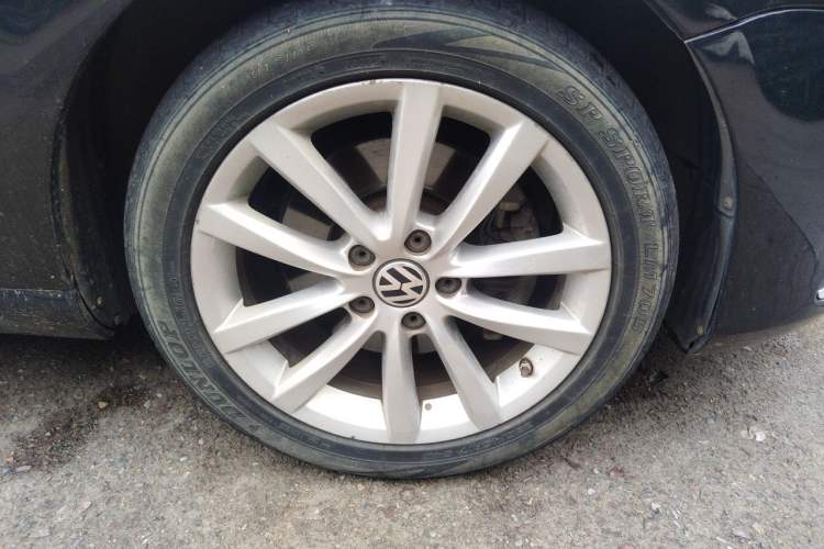 Used Volkswagen Magotan 2013 1.8TSI Luxury Model Right Front Wheel Hub