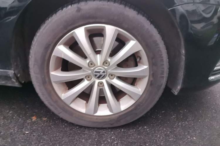 Used Volkswagen Magotan 2013 1.8TSI Premier Model Right Front Wheel Hub