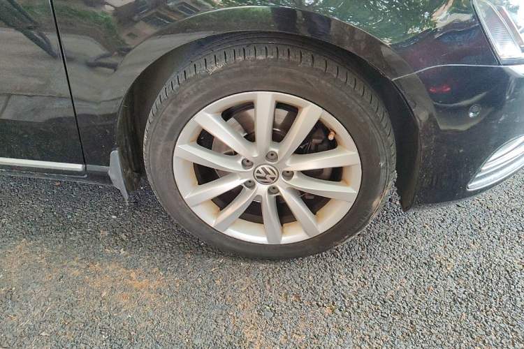 Used Volkswagen Magotan 2013 2.0 TSI Prestige Model Right Front Wheel Hub