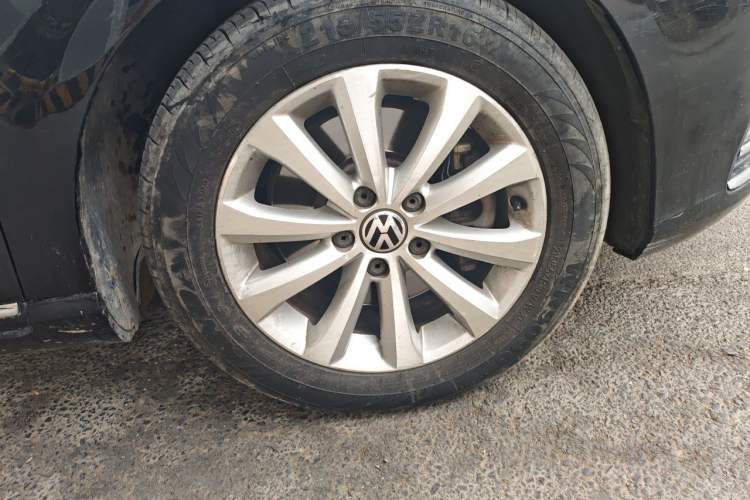 Used Volkswagen Magotan 2013 1.8TSI Luxury Model Right Front Wheel Hub