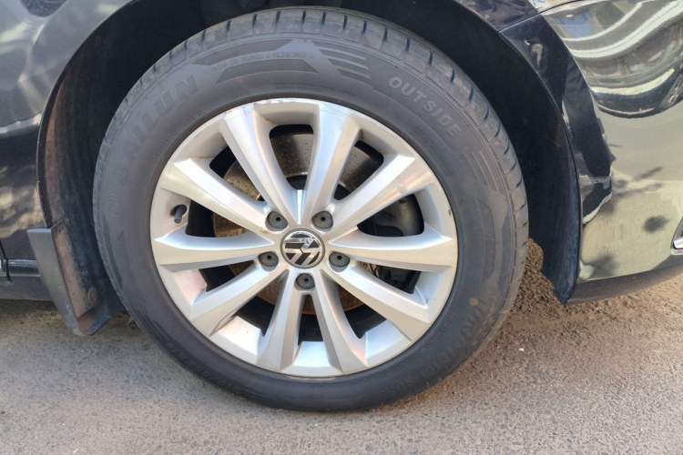Used Volkswagen Magotan 2013 1.8TSI Luxury Model Right Front Wheel Hub