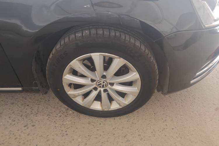 Used Volkswagen Magotan 2013 1.8TSI Premier Model Right Front Wheel Hub