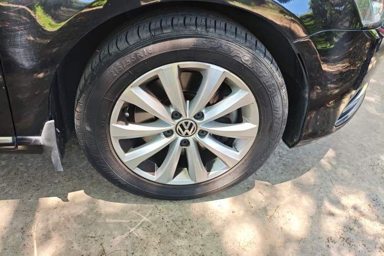 Used Volkswagen Magotan 2013 1.8TSI Premier Model Right Front Wheel Hub