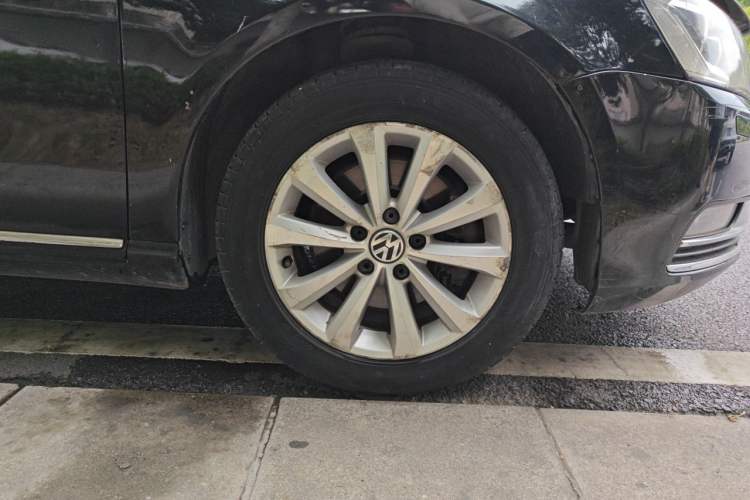 Used Volkswagen Magotan 2013 1.8TSI Luxury Model Right Front Wheel Hub