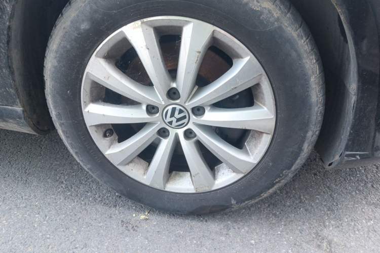 Used Volkswagen Magotan 2013 1.8TSI Luxury Model Right Front Wheel Hub