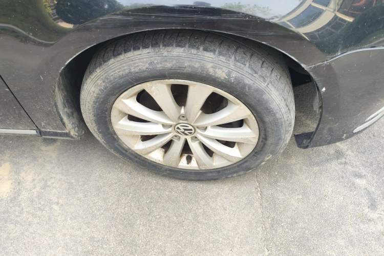 Used Volkswagen Magotan 2013 1.8TSI Premier Model Right Front Wheel Hub