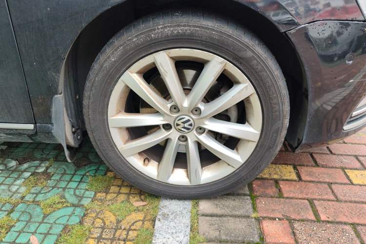 Used Volkswagen Magotan 2013 2.0 TSI Prestige Model Right Front Wheel Hub