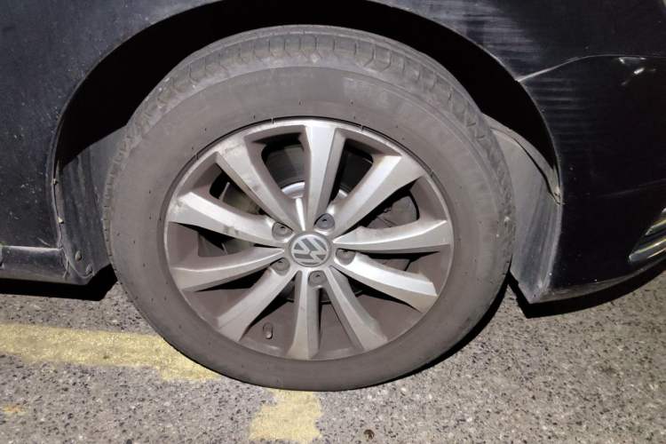 Used Volkswagen Magotan 2013 1.8TSI Luxury Model Right Front Wheel Hub
