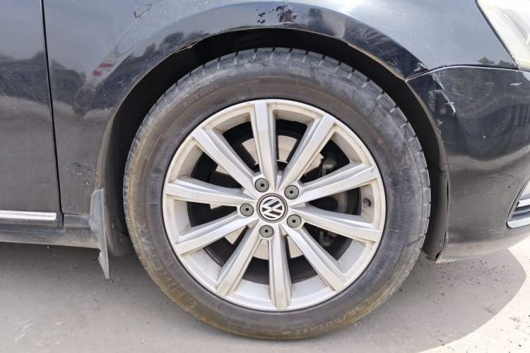 Used Volkswagen Magotan 2013 1.8TSI Premier Model Right Front Wheel Hub