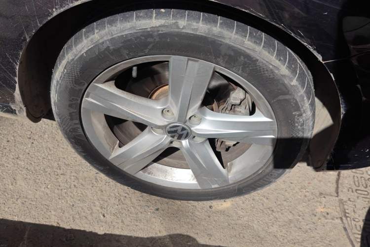 Used Volkswagen Magotan 2013 1.8TSI Prestige Model Right Front Wheel Hub