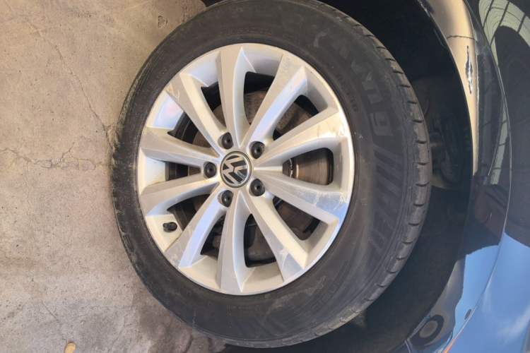 Used Volkswagen Magotan 2013 1.8TSI Luxury Model Right Front Wheel Hub