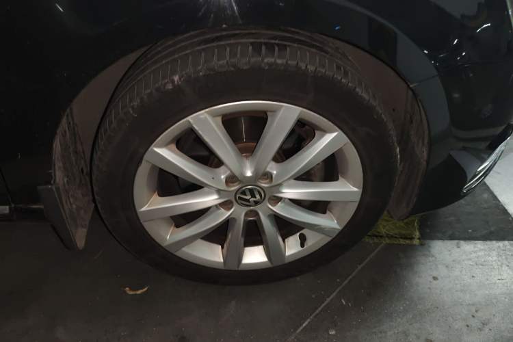 Used Volkswagen Magotan 2013 1.8TSI Prestige Model Right Front Wheel Hub