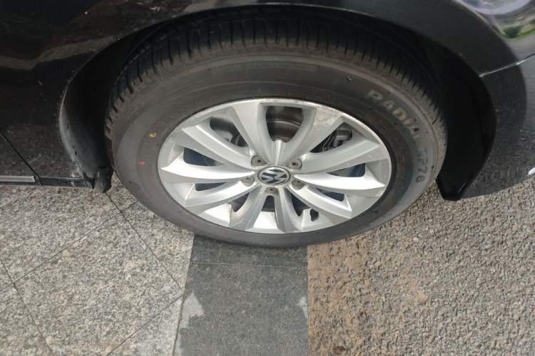 Used Volkswagen Magotan 2013 1.8TSI Luxury Model Right Front Wheel Hub