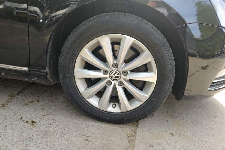 Used Volkswagen Magotan 2013 1.8TSI Premier Model Right Front Wheel Hub