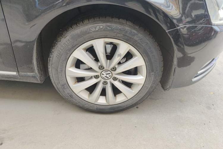 Used Volkswagen Magotan 2013 1.8TSI Luxury Model Right Front Wheel Hub