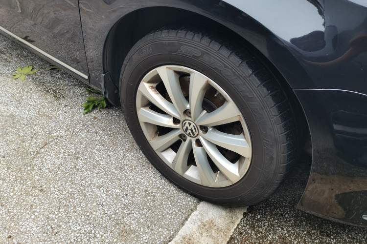Used Volkswagen Magotan 2013 1.8TSI Luxury Model Right Front Wheel Hub