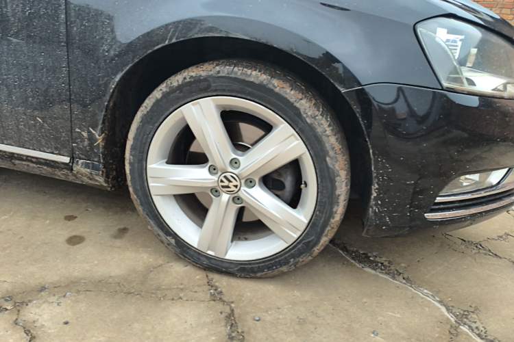 Used Volkswagen Magotan 2013 1.8TSI Comfort Model Right Front Wheel Hub