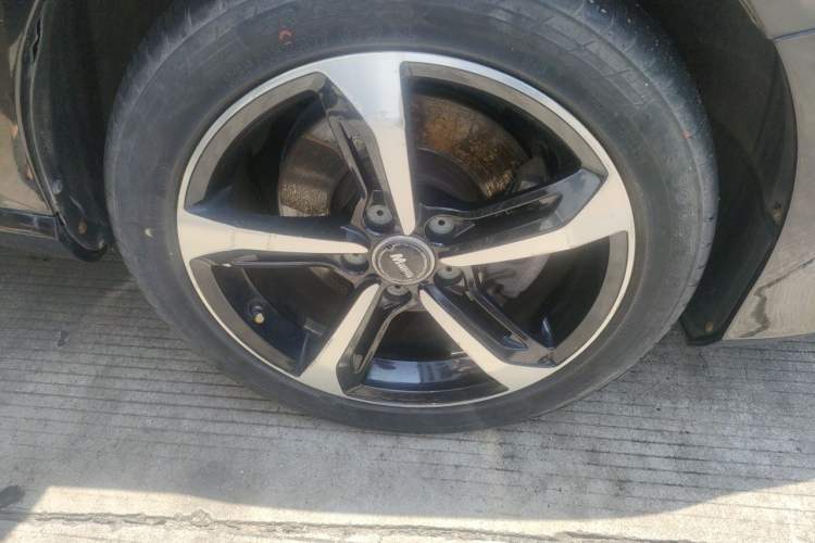 Used Volkswagen Magotan 2013 2.0 TSI Prestige Model Right Front Wheel Hub