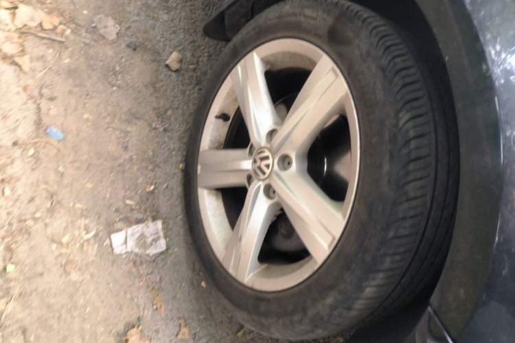 Used Volkswagen Magotan 2013 2.0 TSI Ultimate Model Right Front Wheel Hub
