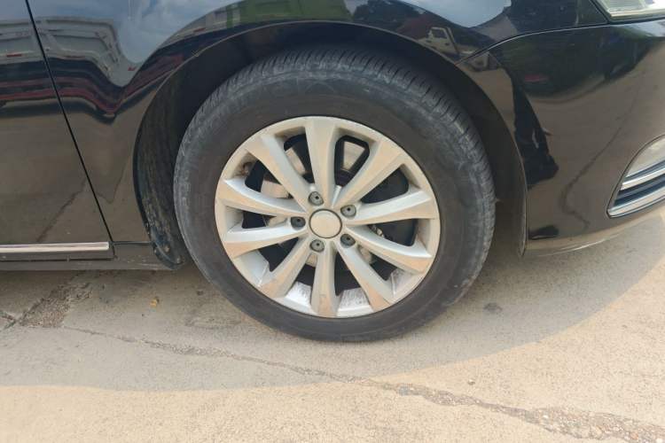 Used Volkswagen Magotan 2013 1.8TSI Comfort Model Right Front Wheel Hub