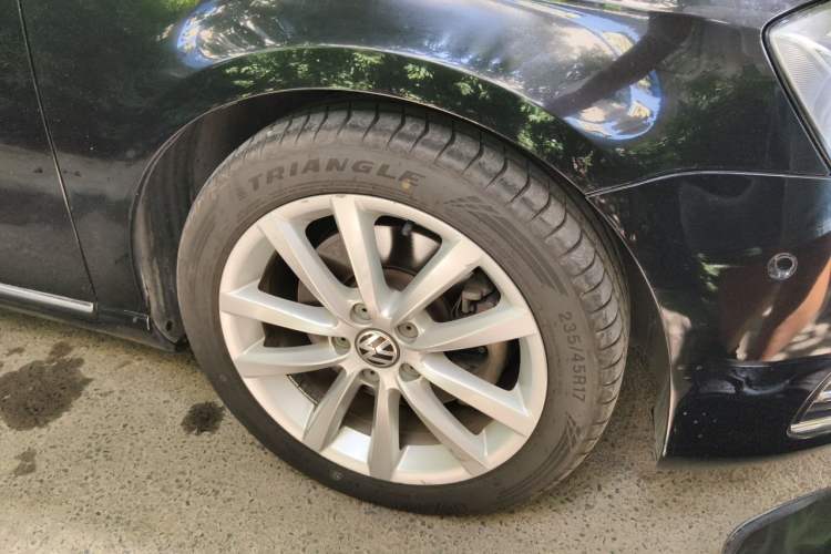 Used Volkswagen Magotan 2013 2.0 TSI Prestige Model Right Front Wheel Hub