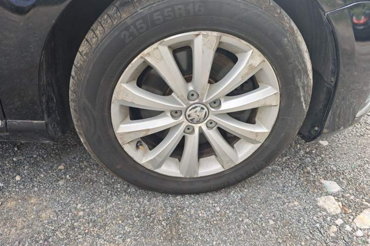 Used Volkswagen Magotan 2013 1.8TSI Premier Model Right Front Wheel Hub