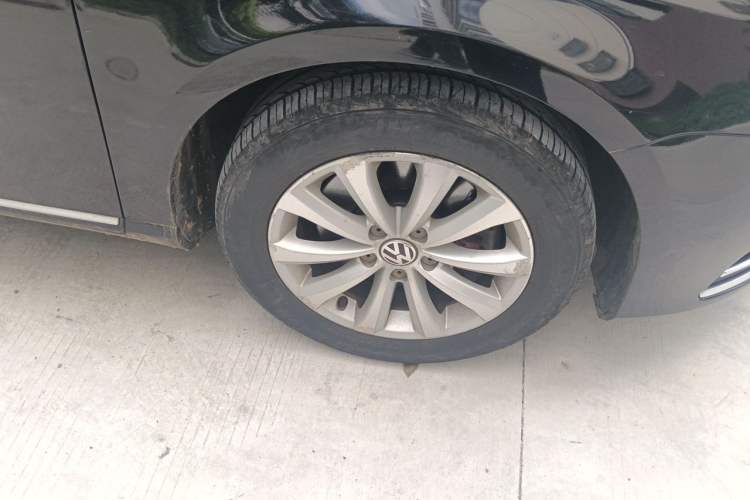 Used Volkswagen Magotan 2013 1.8TSI Premier Model Right Front Wheel Hub