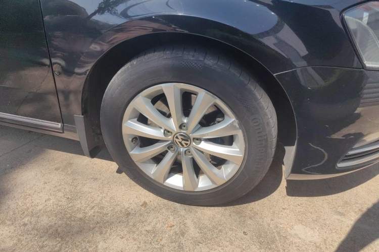 Used Volkswagen Magotan 2013 1.8TSI Premier Model Right Front Wheel Hub