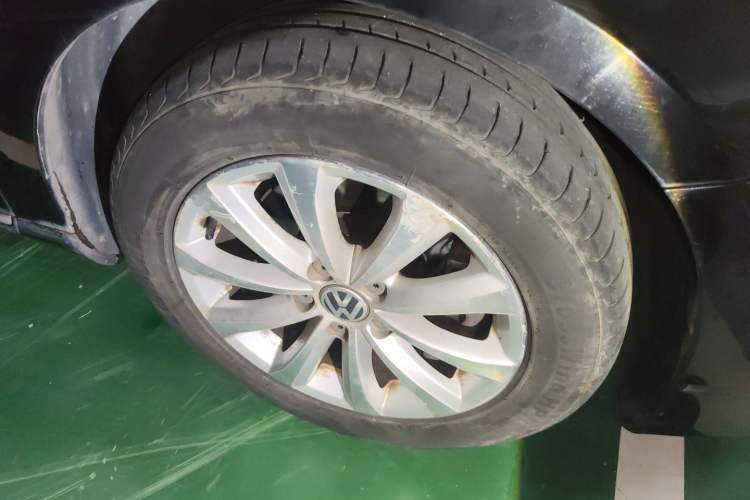Used Volkswagen Magotan 2013 1.8TSI Luxury Model Right Front Wheel Hub