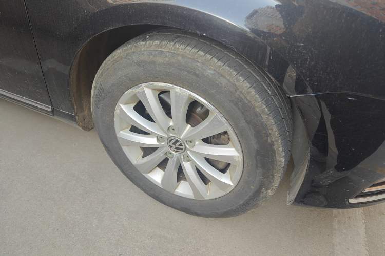 Used Volkswagen Magotan 2013 1.8TSI Luxury Model Right Front Wheel Hub