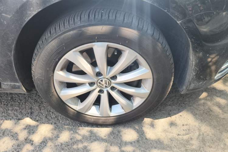 Used Volkswagen Magotan 2013 1.8TSI Luxury Model Right Front Wheel Hub