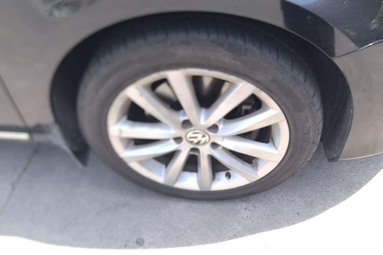 Used Volkswagen Magotan 2013 1.8TSI Prestige Model Right Front Wheel Hub