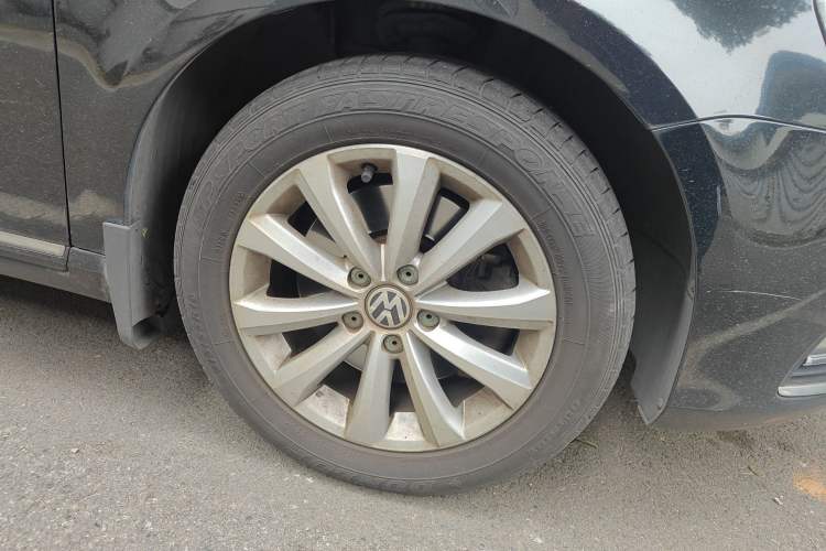 Used Volkswagen Magotan 2013 1.8TSI Luxury Model Right Front Wheel Hub