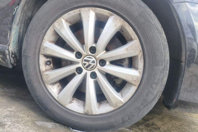 Used Volkswagen Magotan 2013 1.8TSI Luxury Model Right Front Wheel Hub