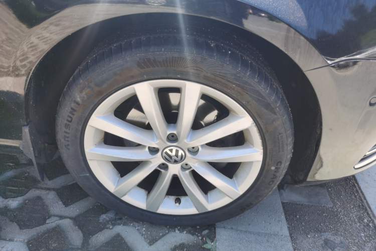 Used Volkswagen Magotan 2013 1.8TSI Prestige Model Right Front Wheel Hub