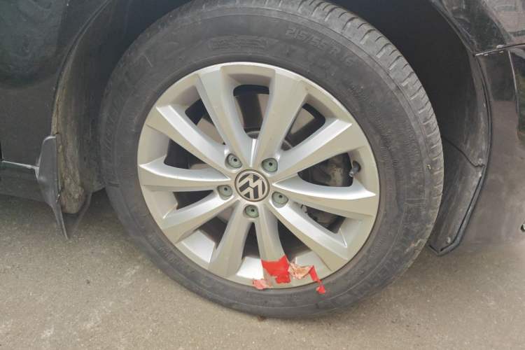 Used Volkswagen Magotan 2013 2.0 TSI Luxury Model Right Front Wheel Hub