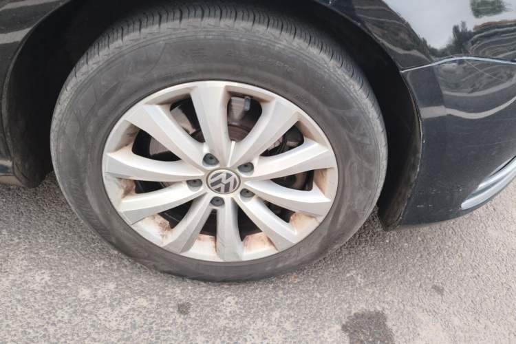 Used Volkswagen Magotan 2013 1.8TSI Luxury Model Right Front Wheel Hub