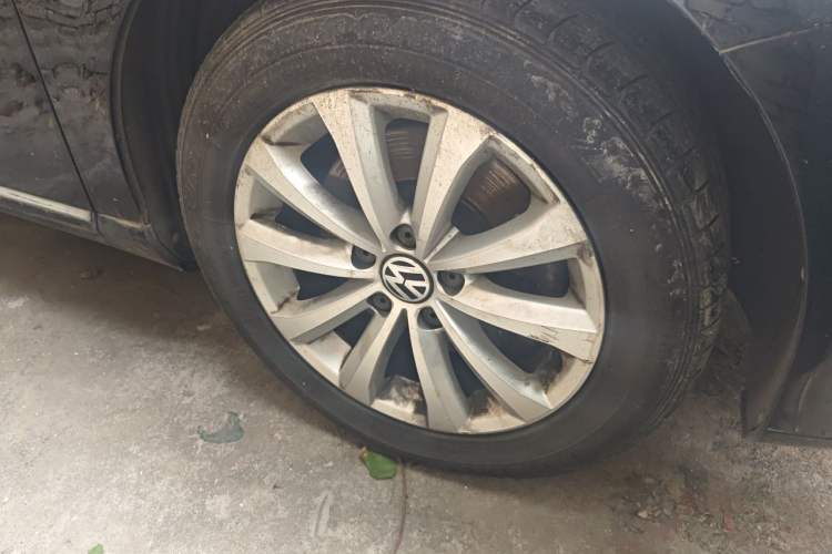 Used Volkswagen Magotan 2013 1.8TSI Premier Model Right Front Wheel Hub