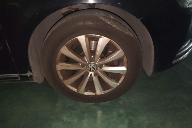 Used Volkswagen Magotan 2013 1.8TSI Luxury Model Right Front Wheel Hub