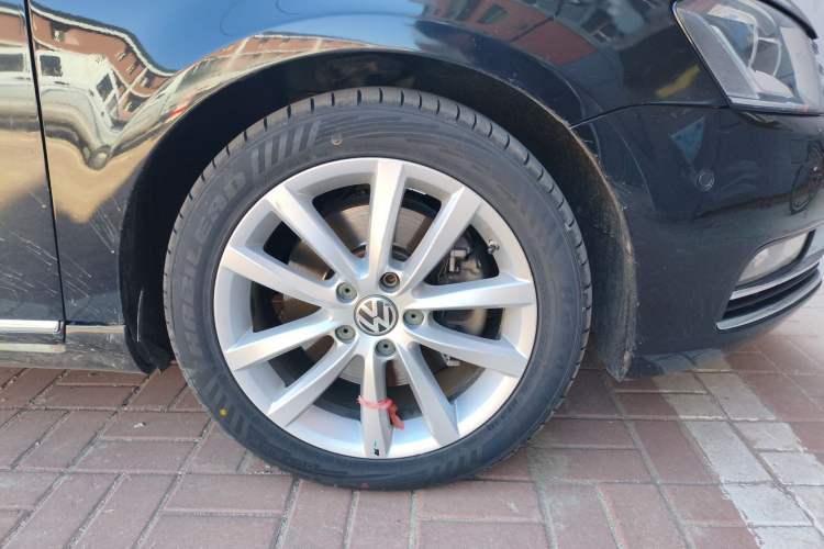 Used Volkswagen Magotan 2013 2.0 TSI Prestige Model Right Front Wheel Hub