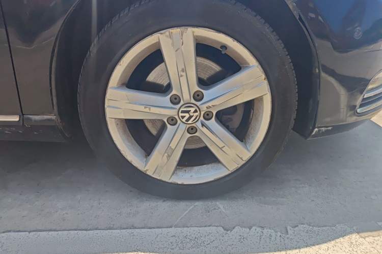 Used Volkswagen Magotan 2013 2.0 TSI Ultimate Model Right Front Wheel Hub