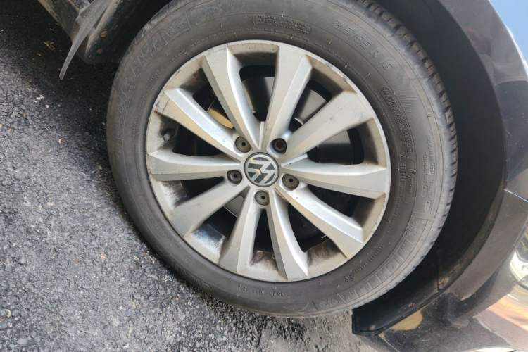 Used Volkswagen Magotan 2013 2.0 TSI Luxury Model Right Front Wheel Hub