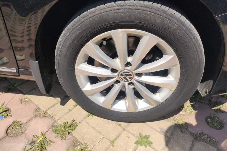 Used Volkswagen Magotan 2013 1.8TSI Luxury Model Right Front Wheel Hub
