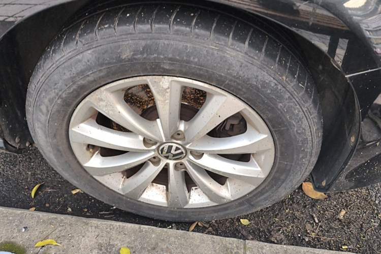 Used Volkswagen Magotan 2013 1.8TSI Premier Model Right Front Wheel Hub